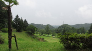 風船の飛ぶ秋を追い福島の夏