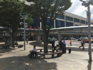 郡山駅前の広々した広場