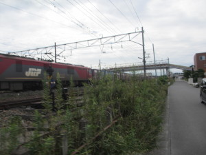 安積永盛駅北側ですれ違った貨物列車